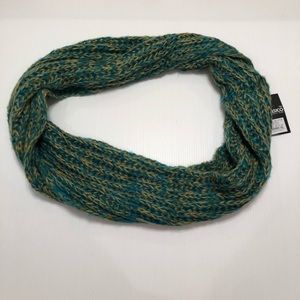 Women’s Infinity Scarf Size 25.50” X 13”